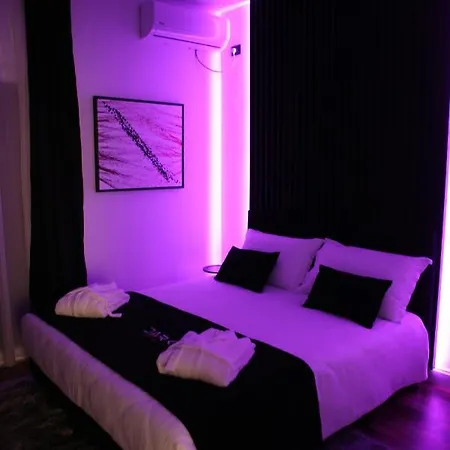 Dark Boutique Hotel