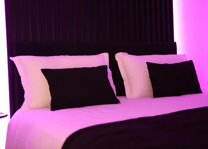 Dark Boutique Otel Shkoze (Tirana)